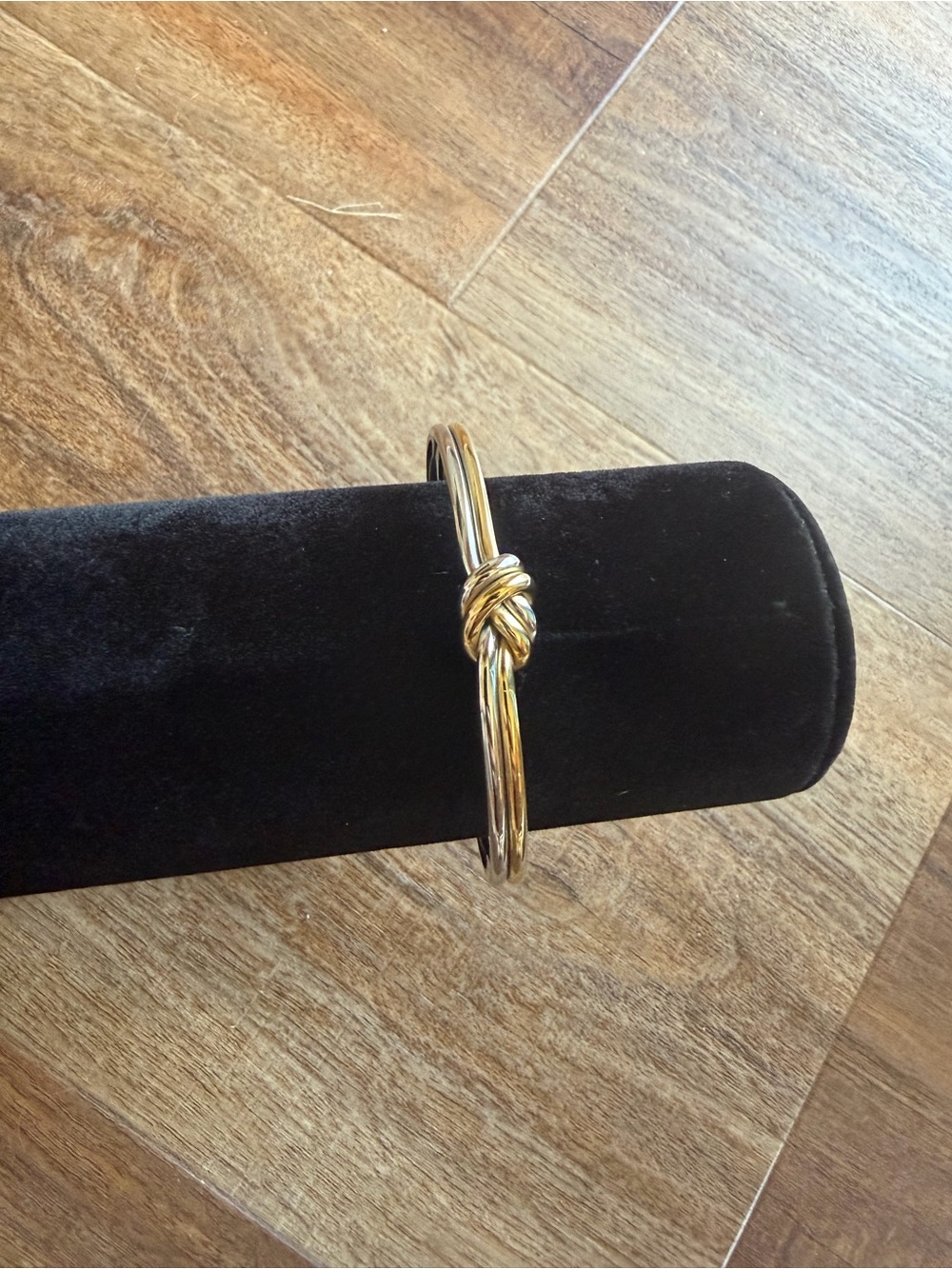 Waldor & Co Dual Knot Bangle Polished Gold Bracelet